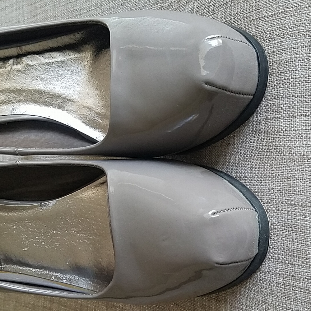 City Streets Gray Patent Heels - Picture 5 of 10